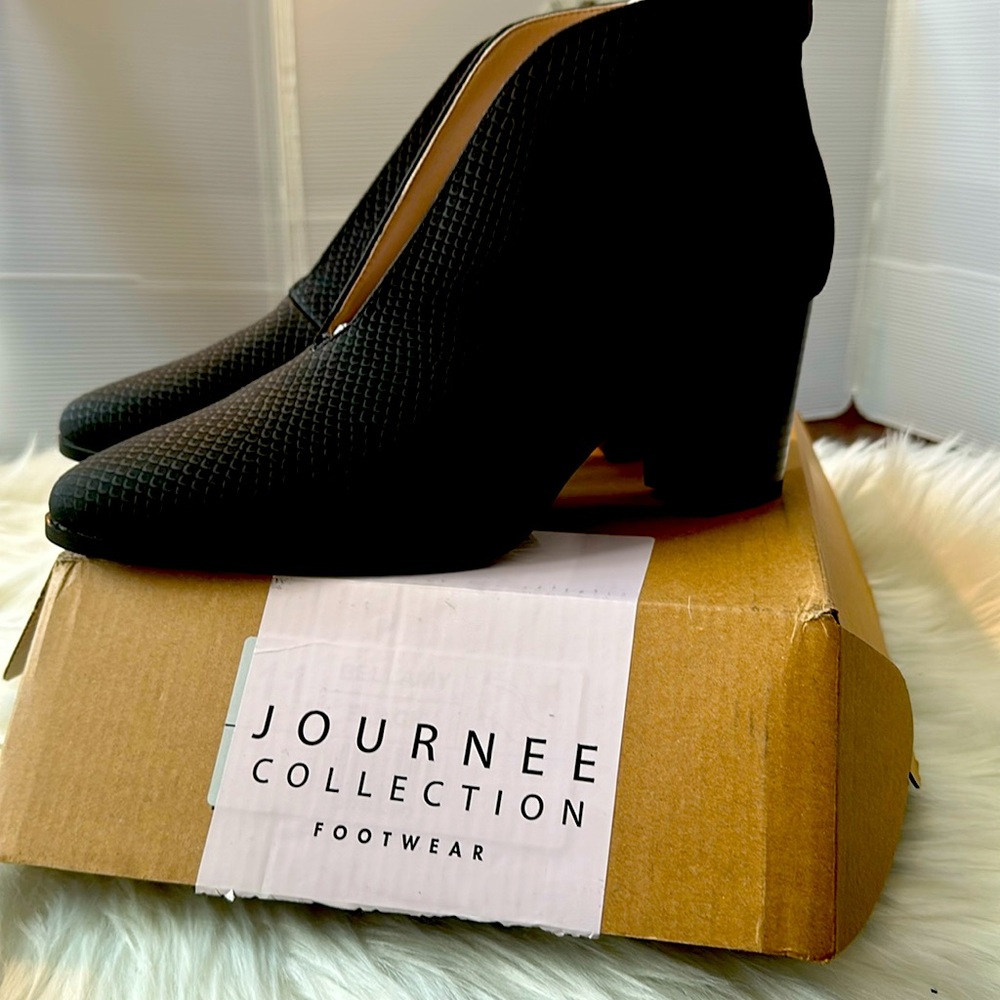 New.. black material size 10